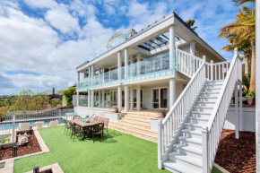 Magnificent Harbour View Villa In Orakei